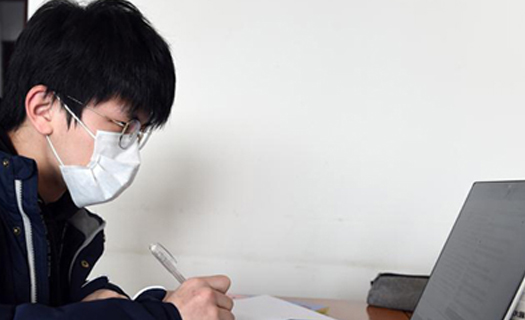 Nghỉ học vì dịch corona, học sinh Trung Quốc tham gia các lớp học trực tuyến
